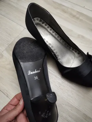 Zapatos de tacón bajo negros