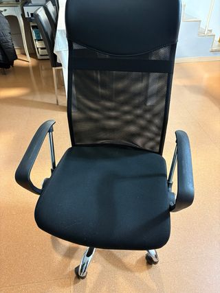 Silla de escritorio negra