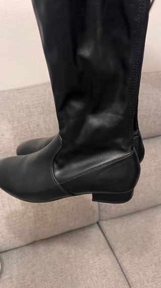 Botas altas de piel negras