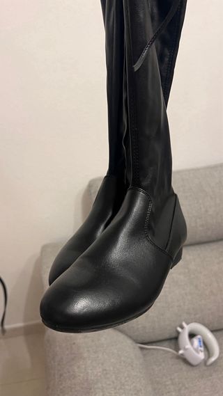Botas altas de piel negras