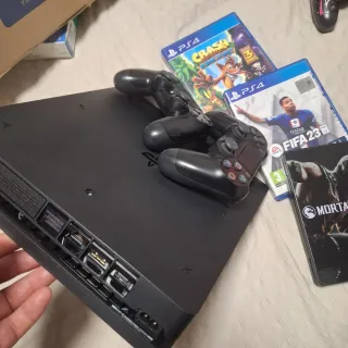 PS4 Slim Negra + 3 Juegos y dos mandos