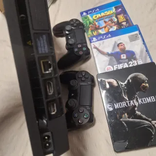 PS4 Slim Negra + 3 Juegos y dos mandos