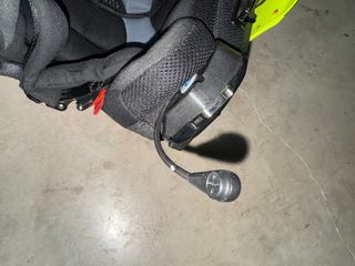 Casco de moto Scorpion amarillo