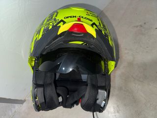 Casco de moto Scorpion amarillo