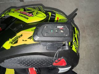 Casco de moto Scorpion amarillo