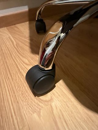 Silla de oficina ergonómica con reposapiés nueva