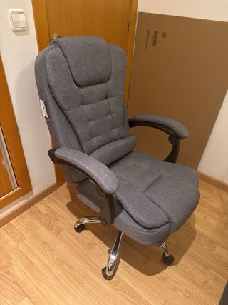 Silla de oficina ergonómica con reposapiés nueva