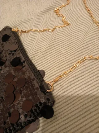 Bolso lentejuelas negro cadena oro