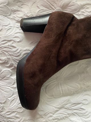 Botas altas de tacón marrones