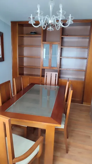 Conjunto comedor: mesa y 4 sillas, sillones.espejo