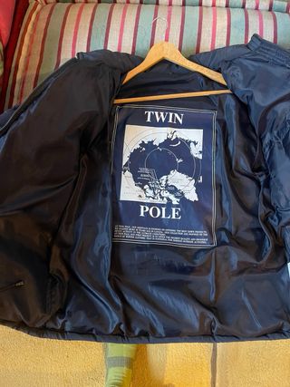 Chaqueta  impermeable y plumífero azul Talla L/XL.