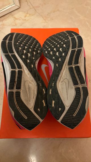 Nike Pegasus 36 Talla 42 en color rosa.