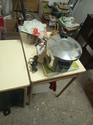 Mesa de colegio de madera verde