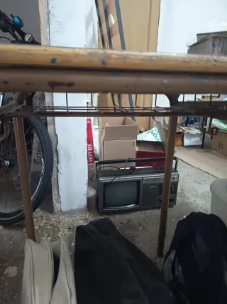 Mesa de colegio de madera verde