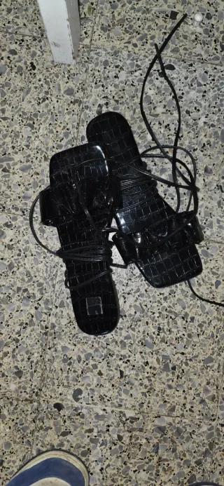 Sandalias negras piel cocodrilo