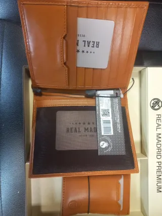 Estuche Real Madrid: Pasaporte, Monedero y Tarjeta