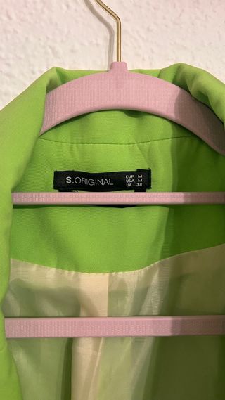 Blazer verde con cinturón y pantalon