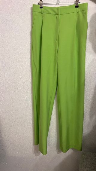 Blazer verde con cinturón y pantalon