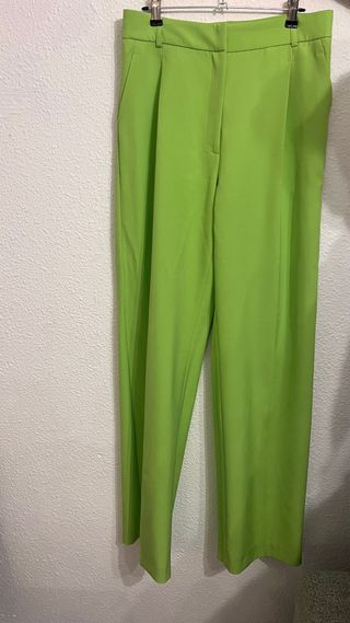 Blazer verde con cinturón y pantalon