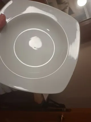 Vajilla porcelana blanca - falta 1 plato 12 servic