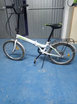 Bicicleta plegable blanca