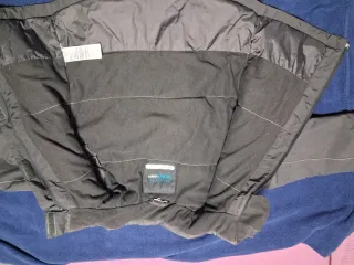 Chaqueta de nieve infantil gris. Talla 6-8.