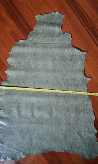 Piel de cordero verde efecto serpiente