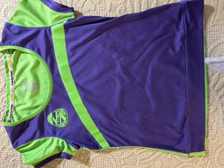 3 Faldas de pádel y una camiseta.