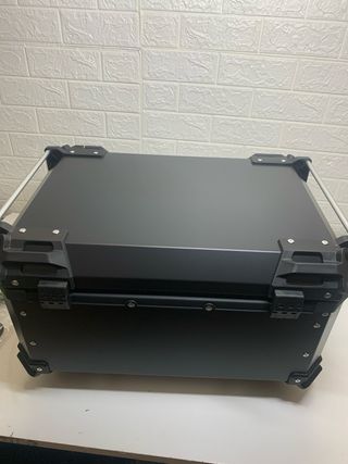 Baúl de moto universal negro