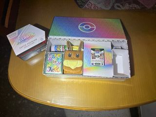 Caja Pokémon Premium Prismatic Evolutions