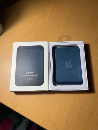 Cartera iPhone FineWoven MagSafe Azul