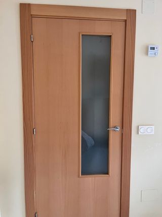 Puerta de madera de haya