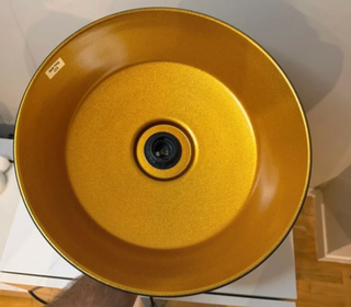 Lámpara colgante negra y dorada