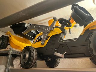 Tractor de pedales Smoby remolque  casi NUEVO