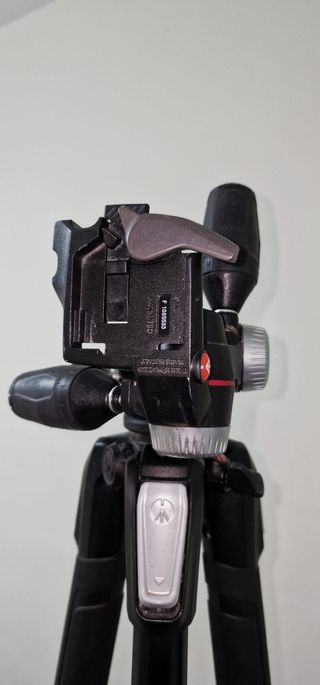 Trípode Manfrotto con rótula