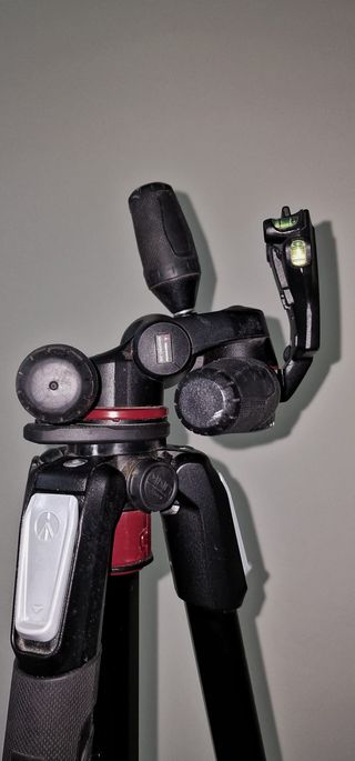 Trípode Manfrotto con rótula