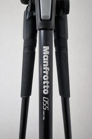 Trípode Manfrotto con rótula
