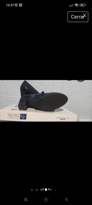 Zapatos de tacón azul y negro