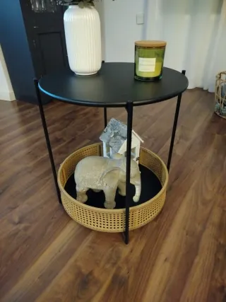 Mesa auxiliar redonda metal y ratán