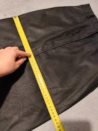 Falda larga efecto piel negra