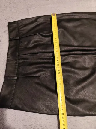 Falda larga efecto piel negra