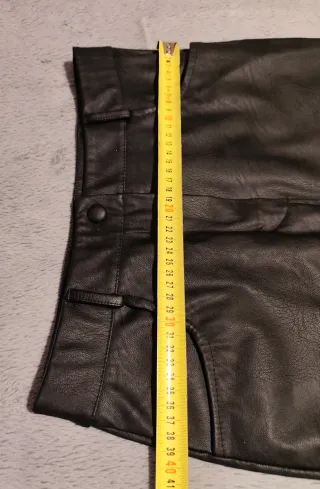 Falda larga efecto piel negra