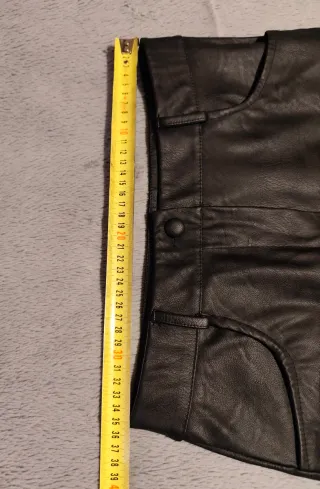 Falda larga efecto piel negra