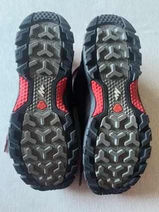 Zapatos de Montaña Quechua Negros y Rojos