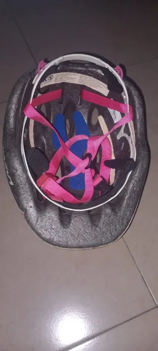 Casco infantil flores rosa