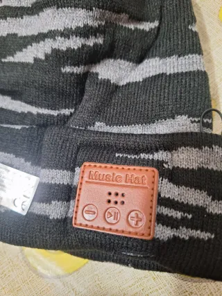 Cappellino con luci LED e Bluetooth