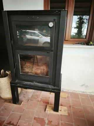 Chimenea con horno y pies extra