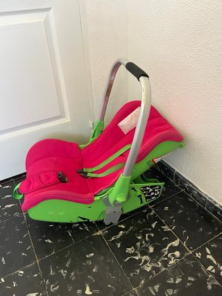 Silla de bebé rosa y verde