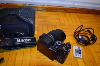 Nikon Coolpix P100 con funda original, batería
