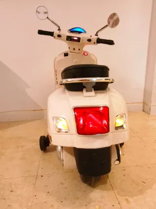 Vespa Eléctrica Infantil 6V